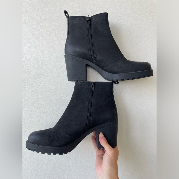 Vagabond Shoemaker Chunky Zip Up Booties - Picture 2 of 9